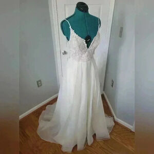 NWT Blush by Hayley Paige Deja Size 12 (US 8)